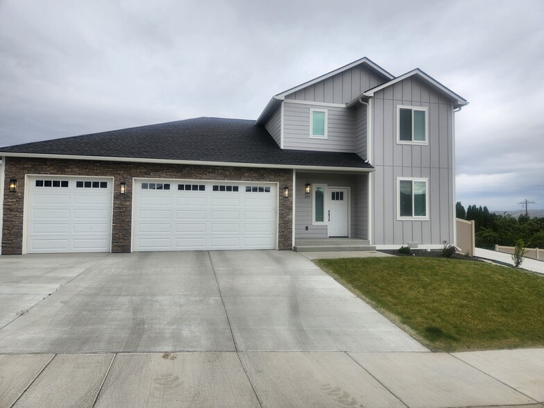 Building Photo - 209 Rainier Dr
