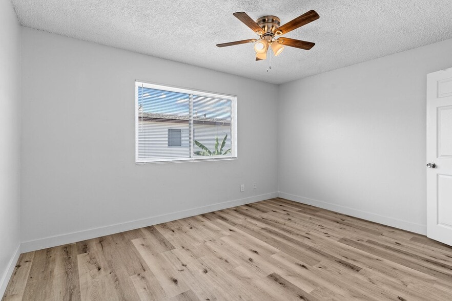 Building Photo - 1050 Gaviota Ave