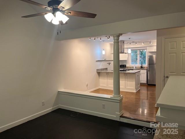 Building Photo - 433 W 8th St