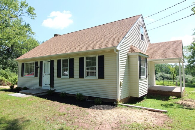 Building Photo - 229 Pittstown Rd