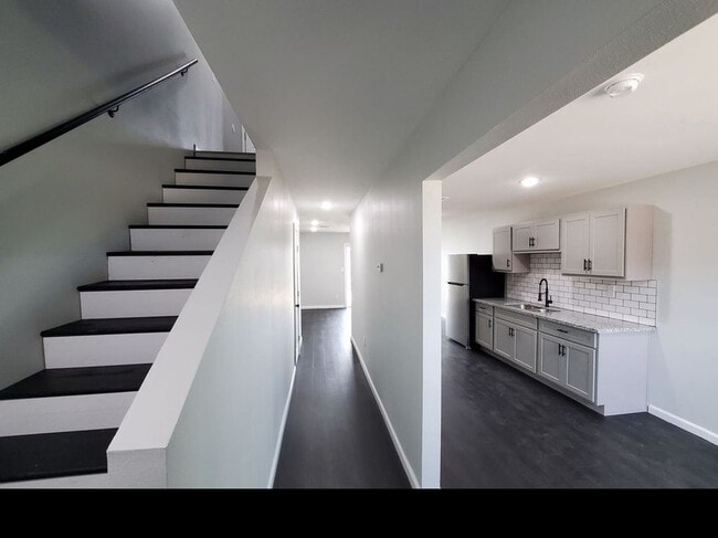 Building Photo - 3610 Springlake Dr