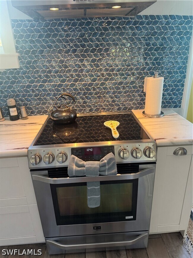 Building Photo - 981 8th Terrace N