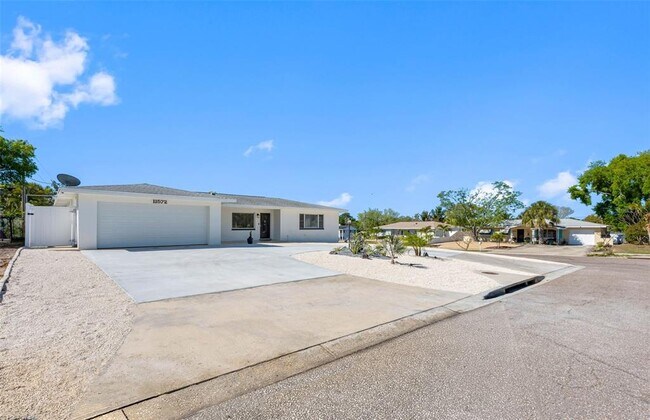 Building Photo - 11572 63rd Ave N