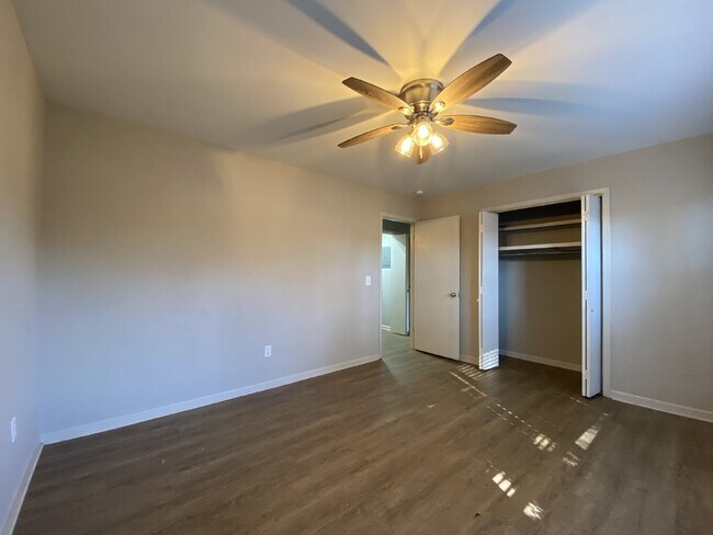 Building Photo - 2 Bedroom | 1 Bathroom | Walk to Downtown Simpsonville | Available Now