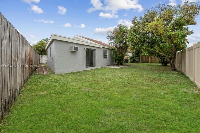 Building Photo - 8881 SW 21st St