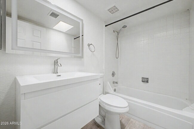 Building Photo - 11145 N 109th St