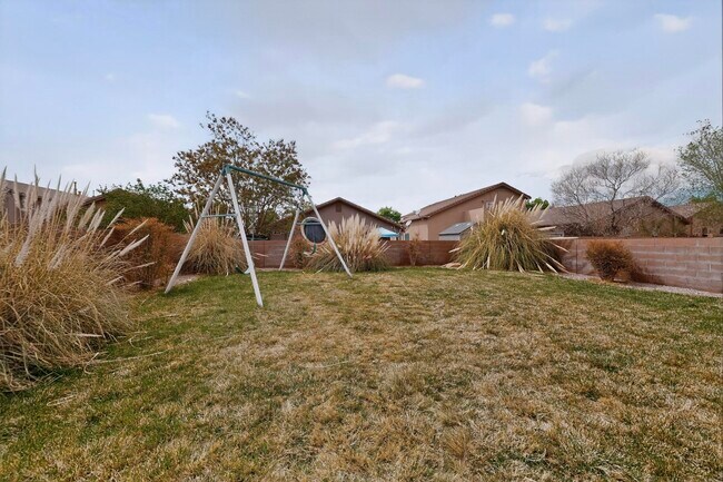 Building Photo - 2713 Violeta Cir SE