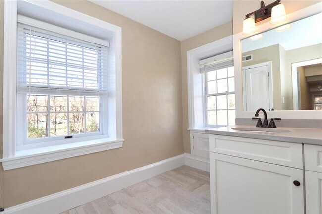 Building Photo - 4355 Old Bethlehem Pike