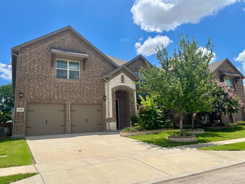 Building Photo - 2432 Whispering Pines Dr