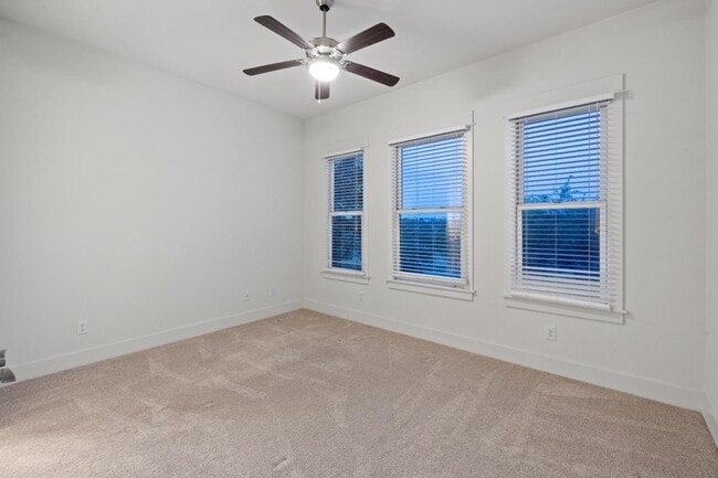 Building Photo - 2217 Seabiscuit Cv