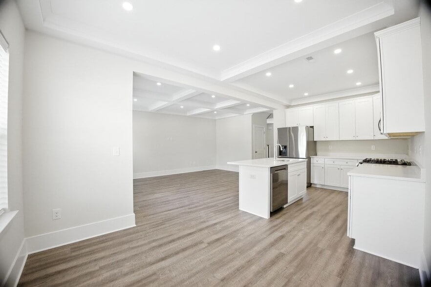 Building Photo - 3 Kessel Run