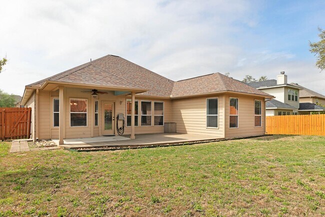 Building Photo - Boerne, TX -Gorgeous home in Kendall County Estates
