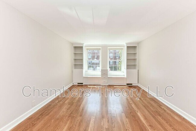 Building Photo - 3057 S Buchanan St