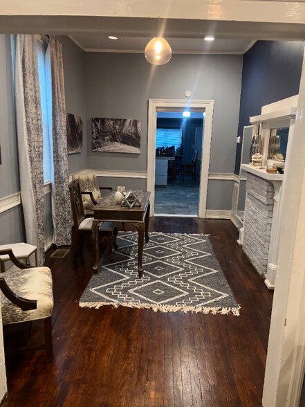 Building Photo - 514 W 38th St