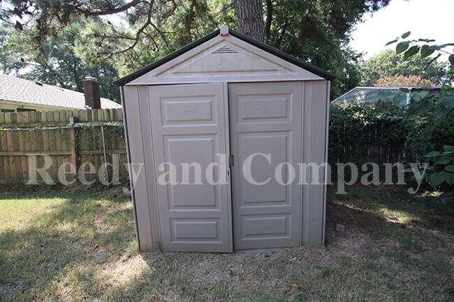 Building Photo - 3235 Fox Chase Dr