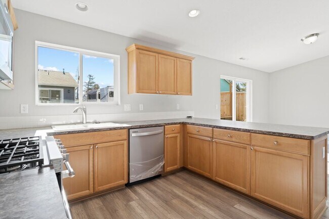 Building Photo - 1004 Brandon Way