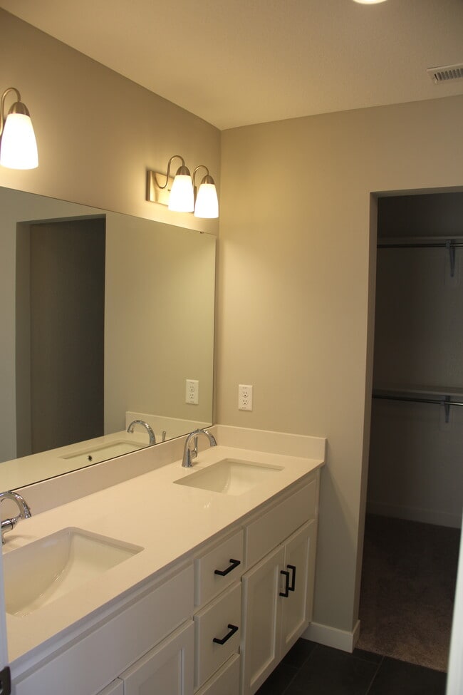 Building Photo - PKR Investments LLC(3715SWClaytonDR)