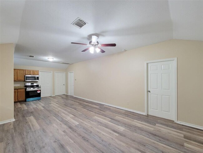 Building Photo - 12700 Royal Green Dr