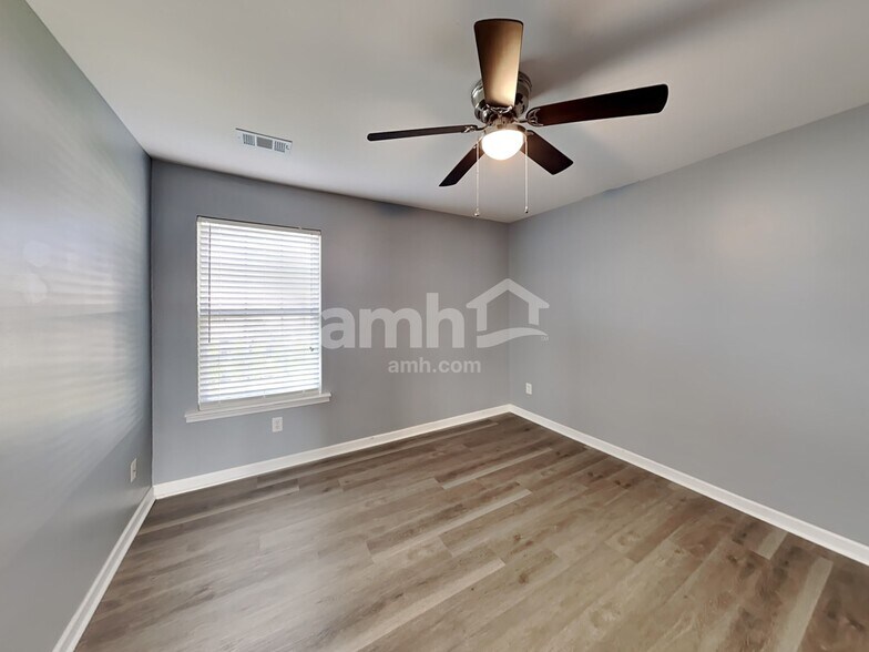 Building Photo - 116 Camerado Ln