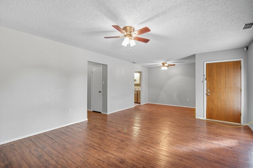 Building Photo - 4934 Greenslope Dr