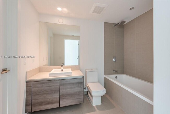 Building Photo - 1080 Brickell Ave