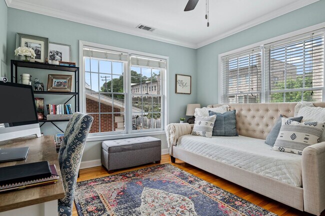 Building Photo - Beautiful 2bd/1ba Condo in VA Highlands w/ Balcony and Pool!!