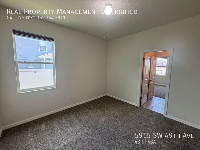 Building Photo - 5915 SW 49th Ave