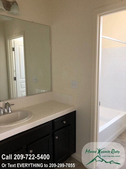 Building Photo - Bonadelle Neighboorhood 3 story home! Apply now to schedule viewing.