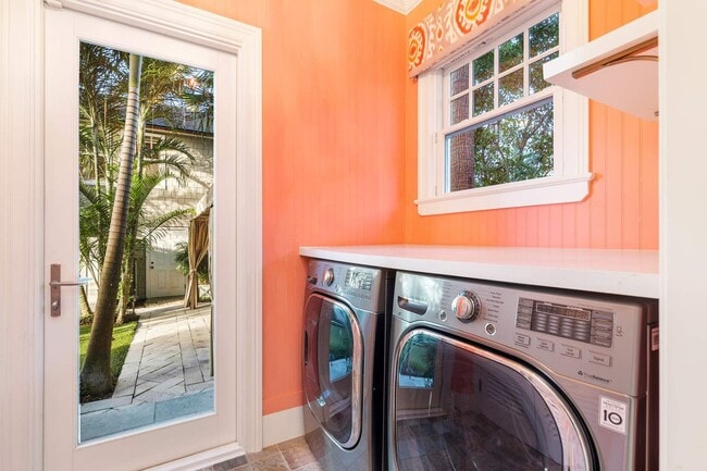 Building Photo - 357 Seabreeze Ave