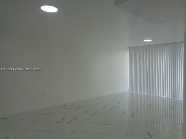 Building Photo - 8820 Fontainebleau Blvd