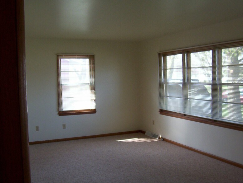 Building Photo - 2212 Melrose Ave