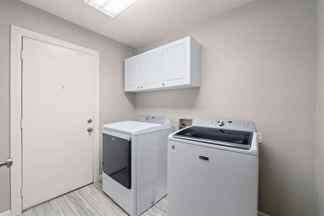 Building Photo - 2505 Wilke Dr