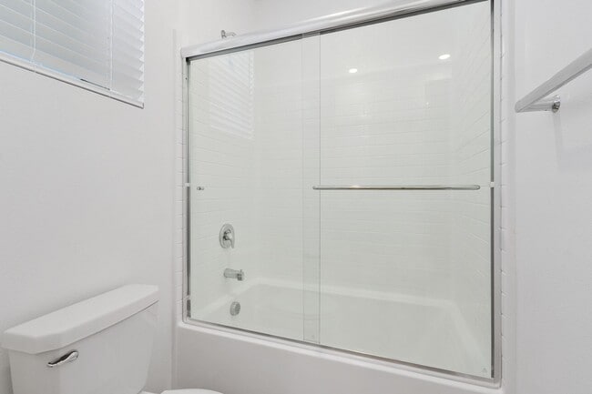 Building Photo - Modern Detached Home in Gated Nuvo Parkside