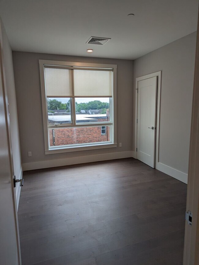 Building Photo - Jamaica Plain luxury 2 BR for 9/1