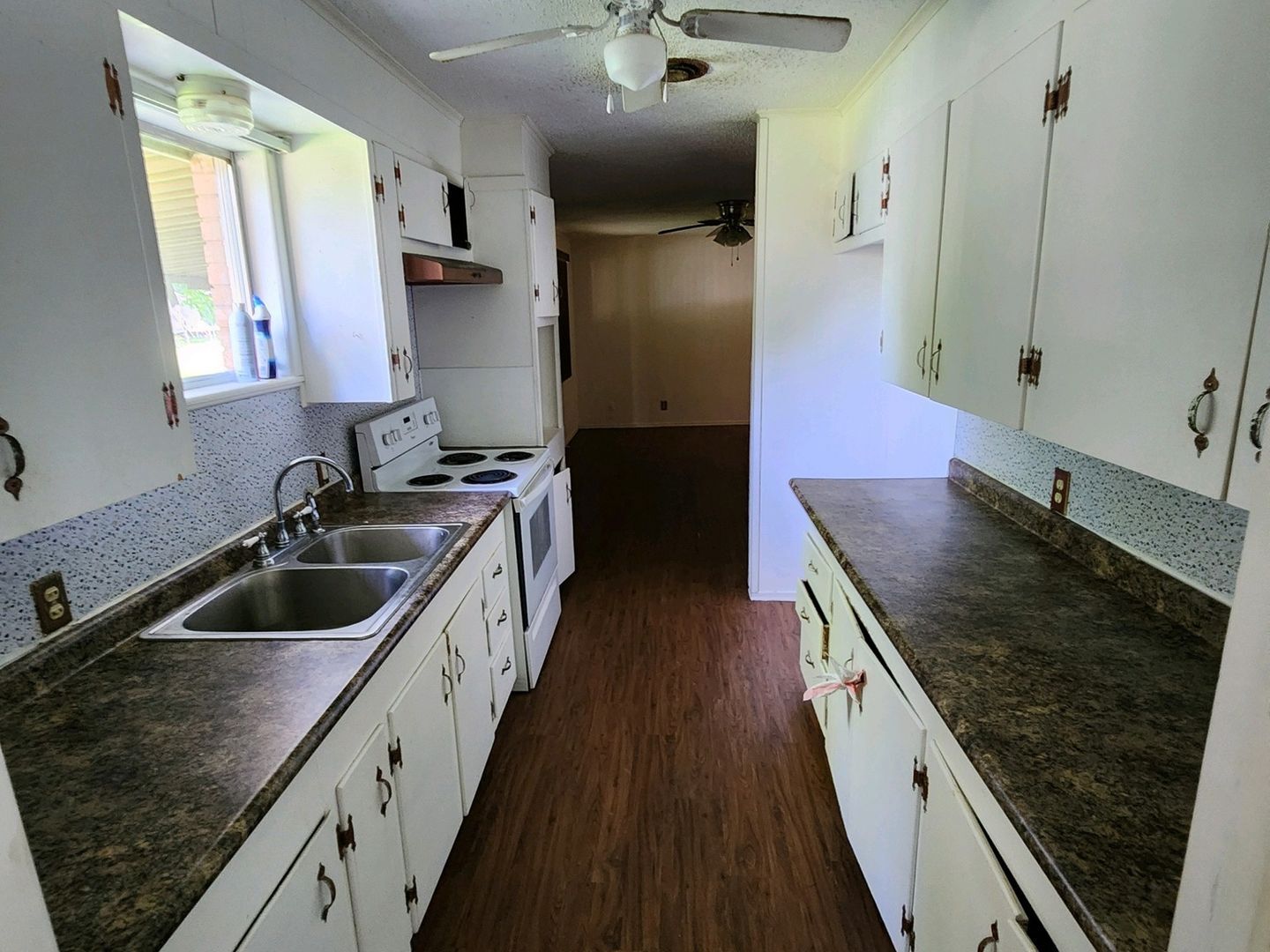 Building Photo - 208 Southview Dr