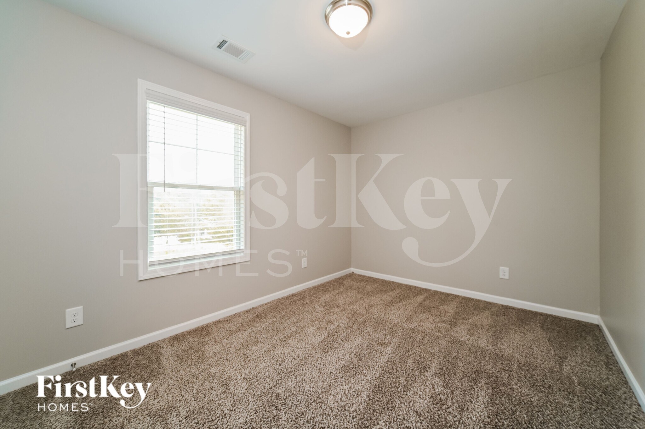 Building Photo - 8 E Newnan Rd