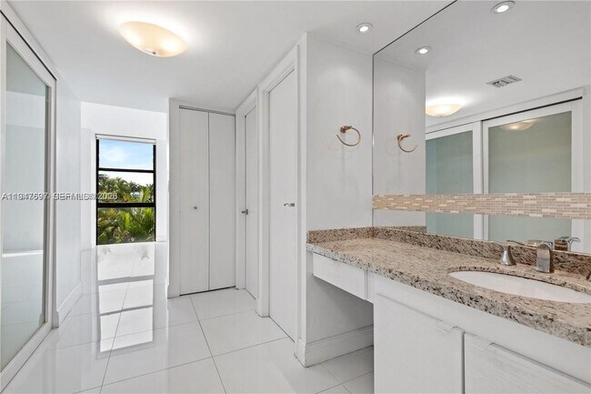 Building Photo - 20335 W Country Club Dr