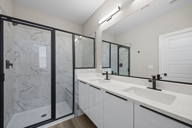 Building Photo - Stylish & Spacious Home in Prime Durham Location – Modern Living with Comfort & Convenience