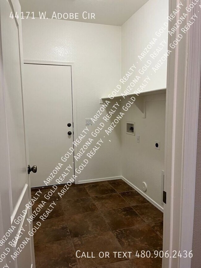 Building Photo - 44171 Adobe Cir
