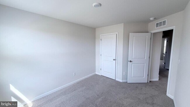 Building Photo - 107 Dinges St