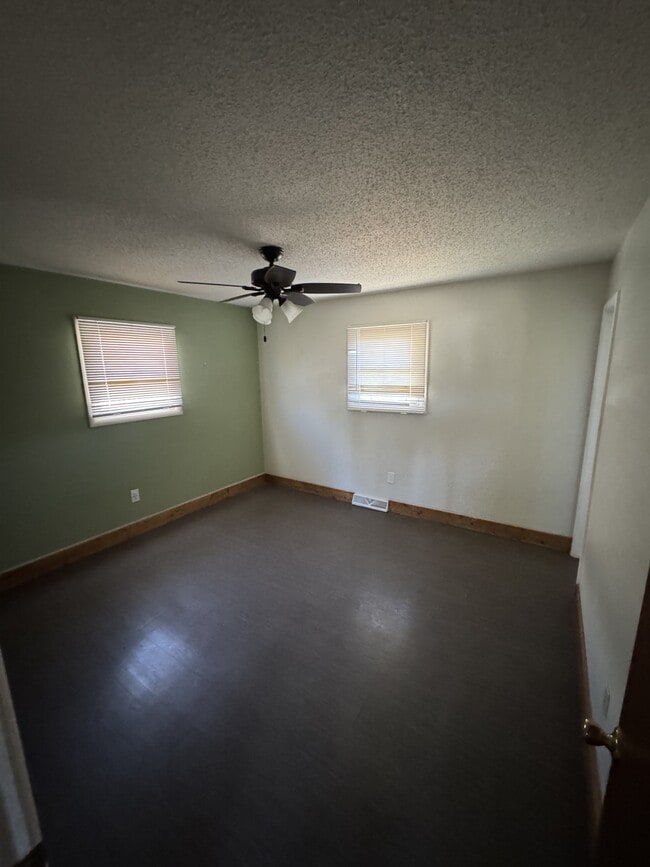 Building Photo - 2931 Carmel Dr