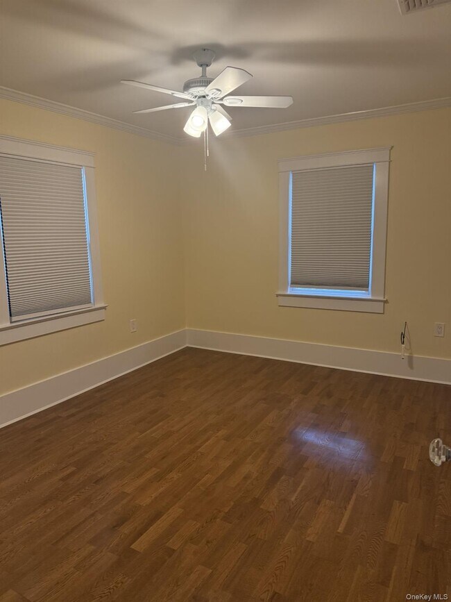 Building Photo - 2 William St