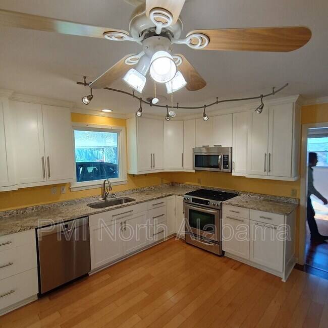 Building Photo - 413 Harolds Dr NW