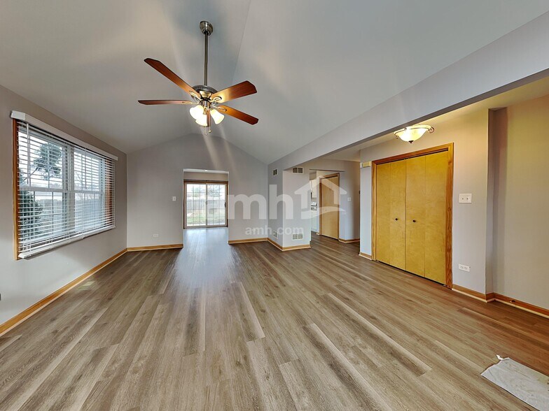 Building Photo - 5154 W Park Ln