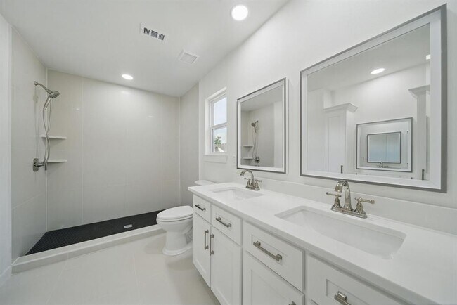 Building Photo - 9711 Derrik Dr
