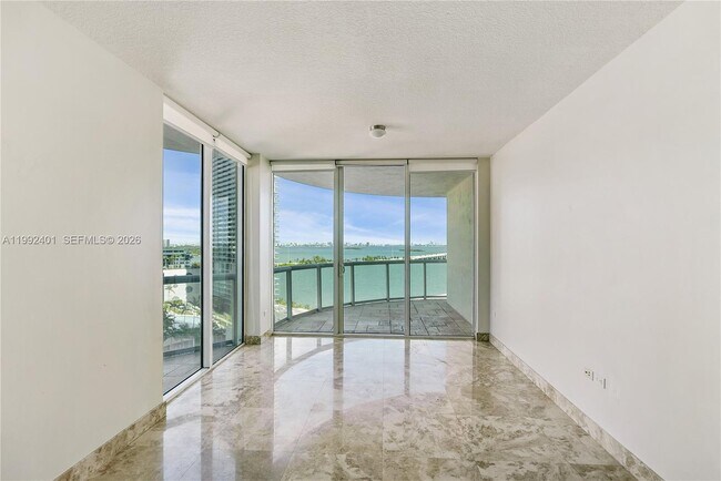 Building Photo - 480 NE 30th St