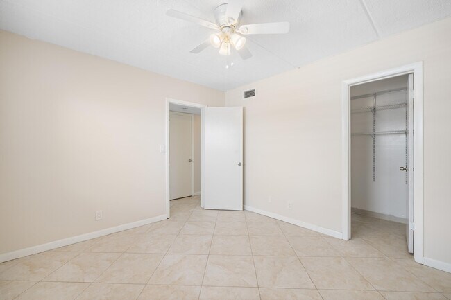 Building Photo - 4500 N Flagler Dr