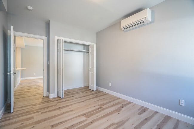 Building Photo - 382 Midland Ave