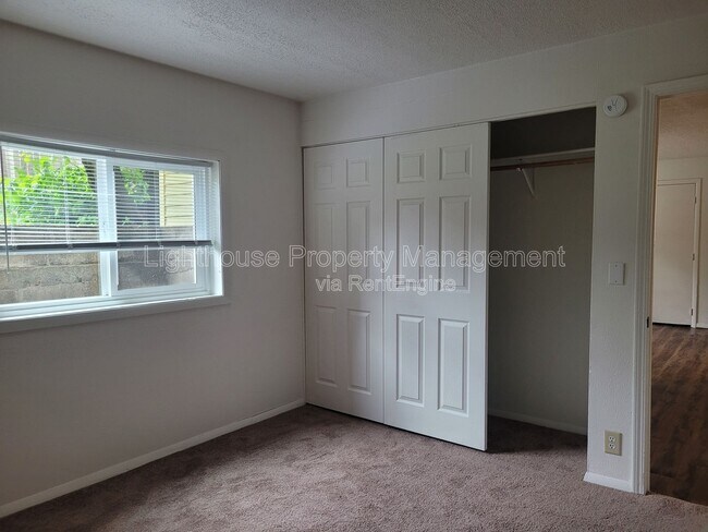 Building Photo - 2716 Nichols Rd