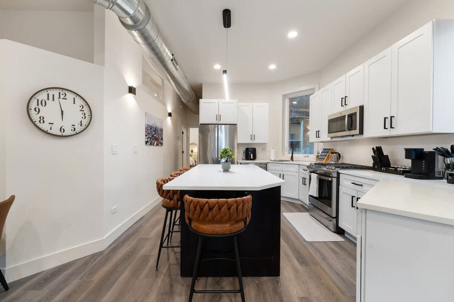 Building Photo - 1543 N Claremont Ave